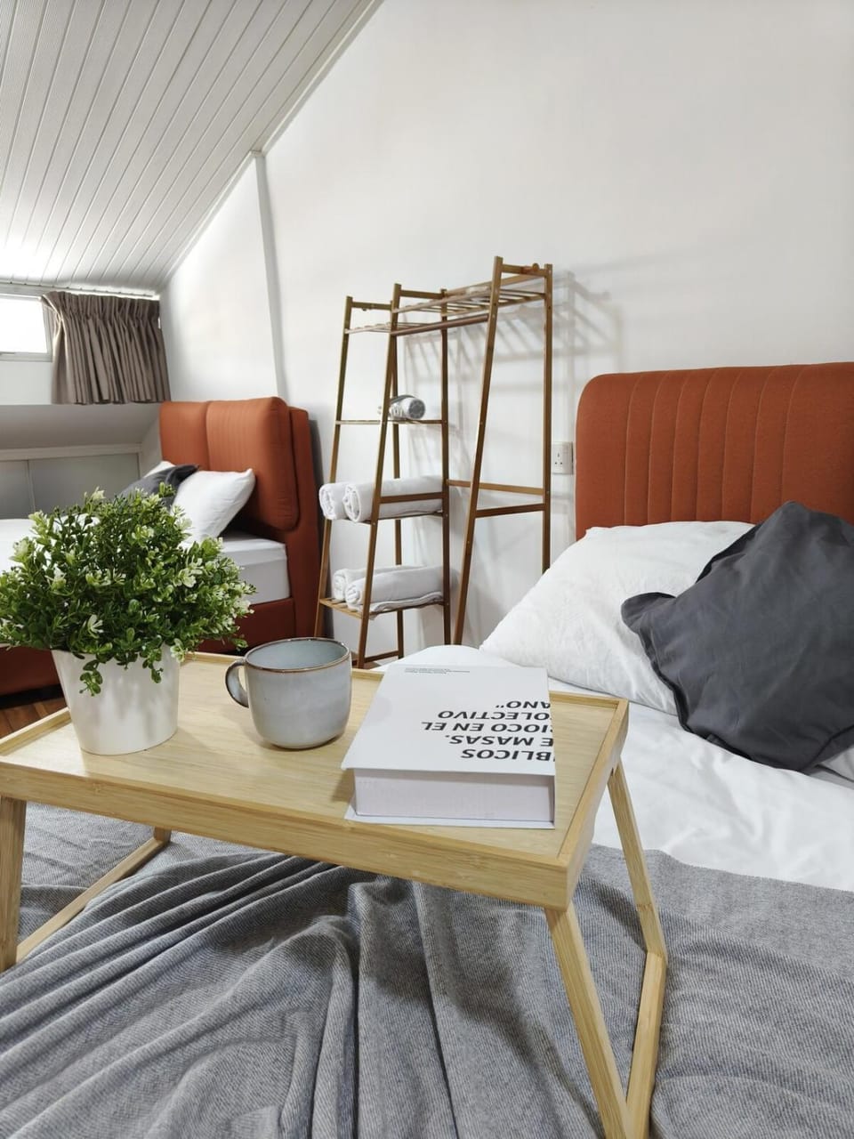Bed, Living room, Photo of the whole room, Seating area, Bedroom