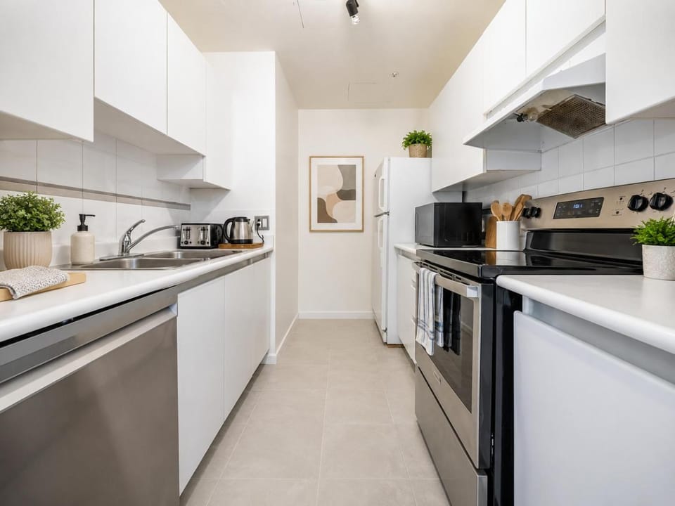 Central 2BR Stay Steps from Stadium, Shops and Restaurants Apartment in Vancouver