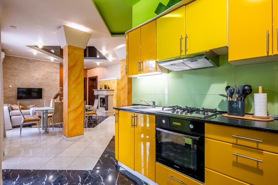 TV and multimedia, Kitchen or kitchenette, Living room, Seating area, Dining area, oven, pet friendly, stove