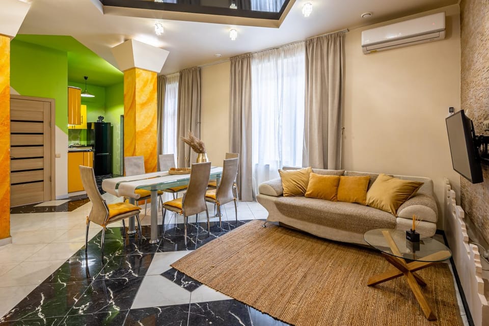 TV and multimedia, Kitchen or kitchenette, Living room, Seating area, Dining area, air conditioner
