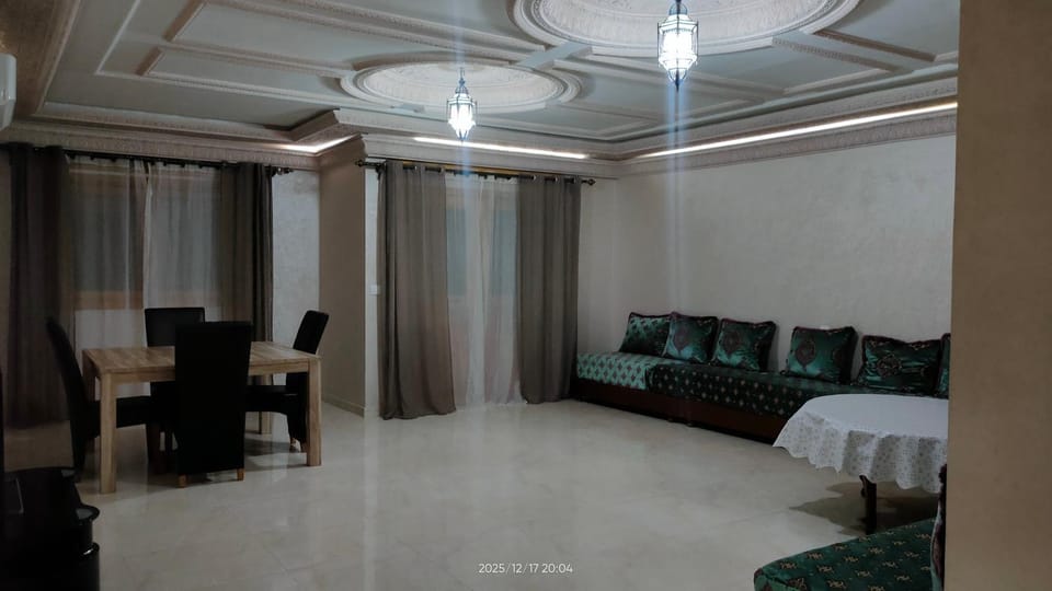 bel appartement lumineux idéalement situé Apartment in Tangier