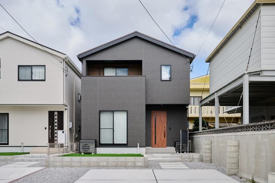 Property building, Facade/entrance, Parking