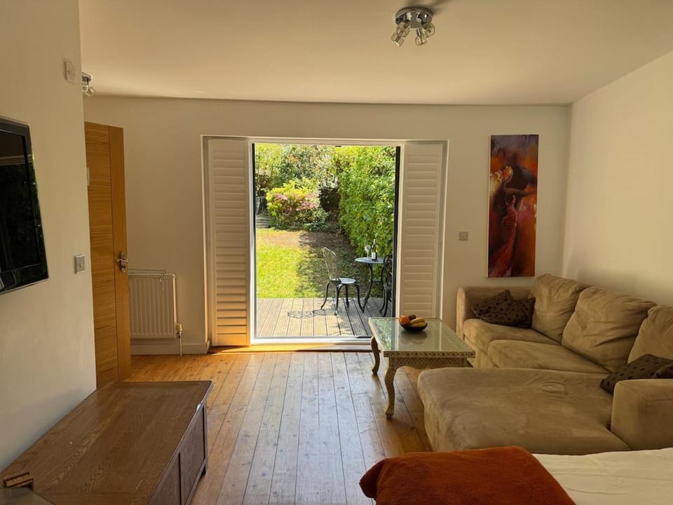 Communal lounge/ TV room, Living room, Seating area