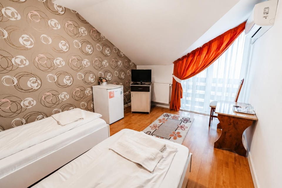 TV and multimedia, Photo of the whole room, Bedroom