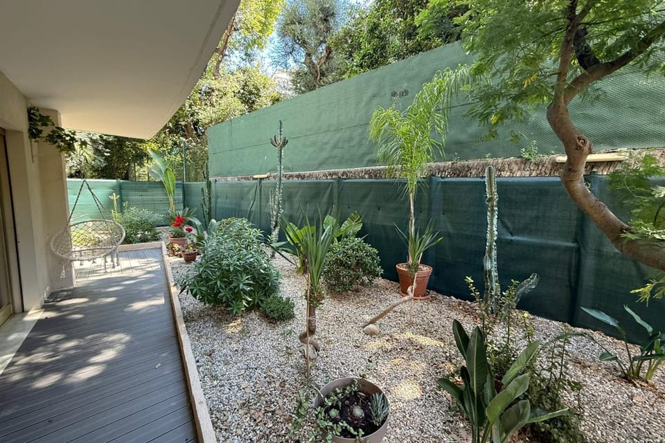 Terrasse & Calme 8 min mer Garage privé Apartment in Antibes
