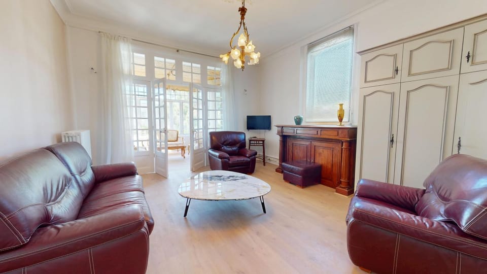 Communal lounge/ TV room, Living room