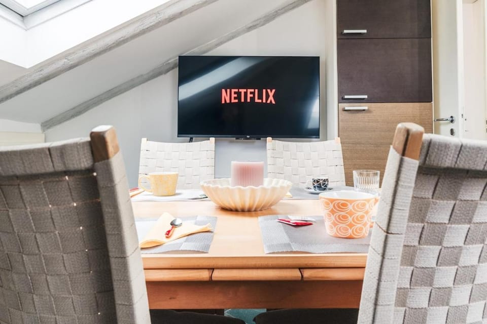 TV and multimedia, Dining area