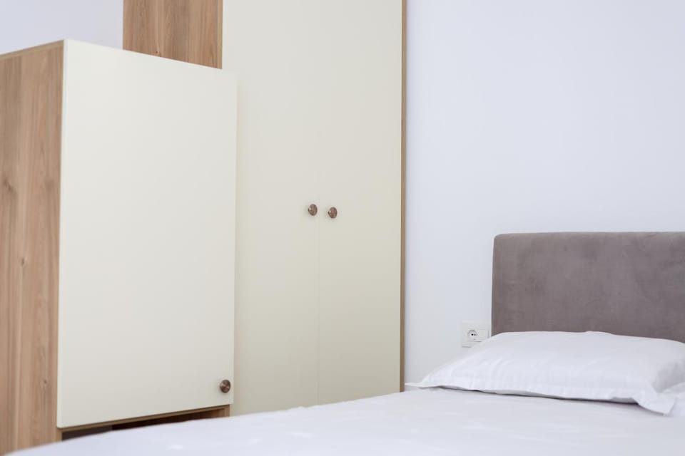 Bed, Photo of the whole room, Bedroom, wardrobe