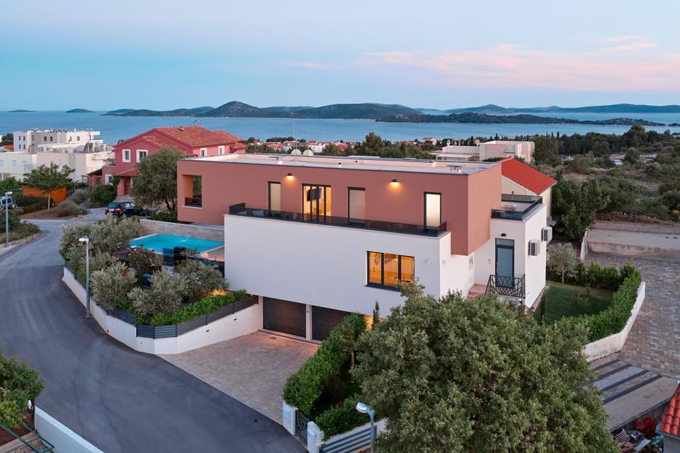 Property building, Swimming pool