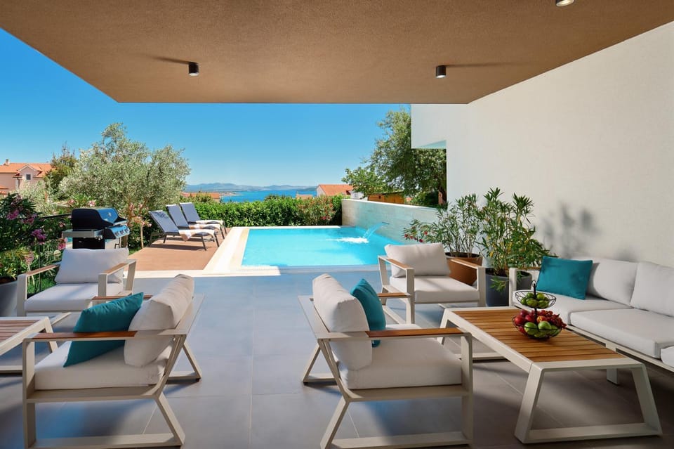 Balcony/Terrace, Swimming pool