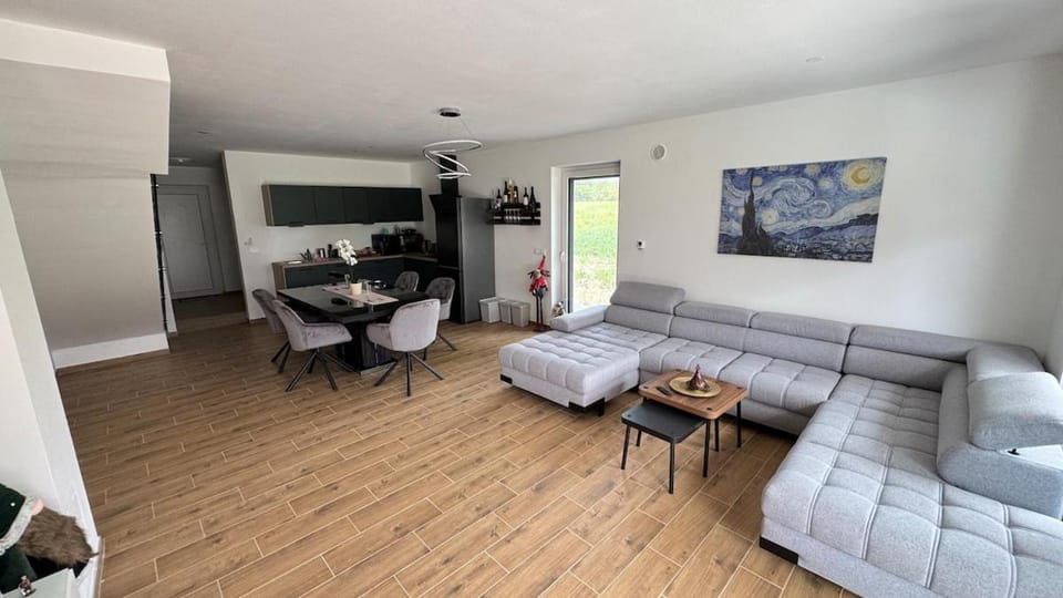 Communal lounge/ TV room, Living room, Dining area, heating, internet, air conditioner