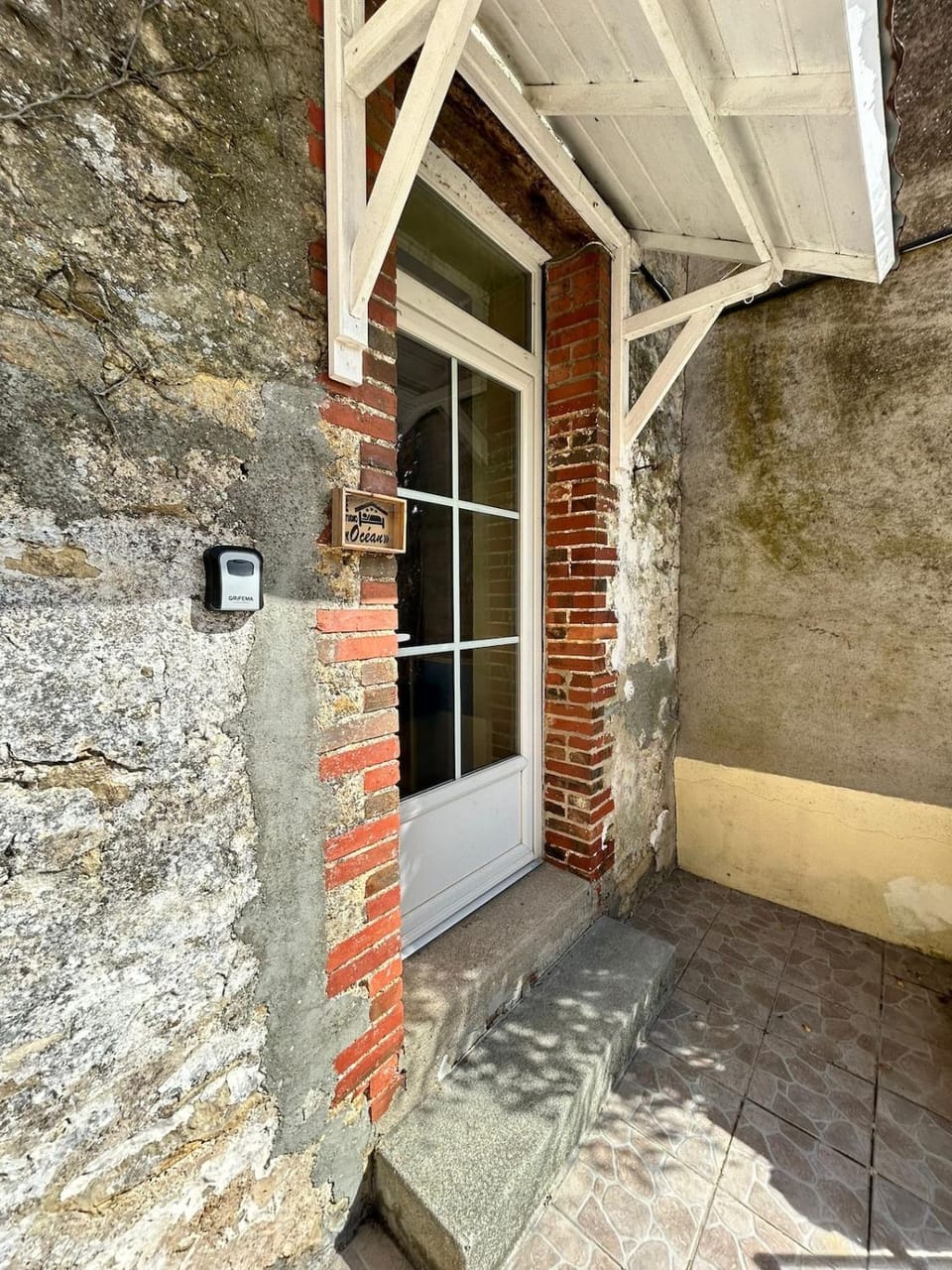 Facade/entrance
