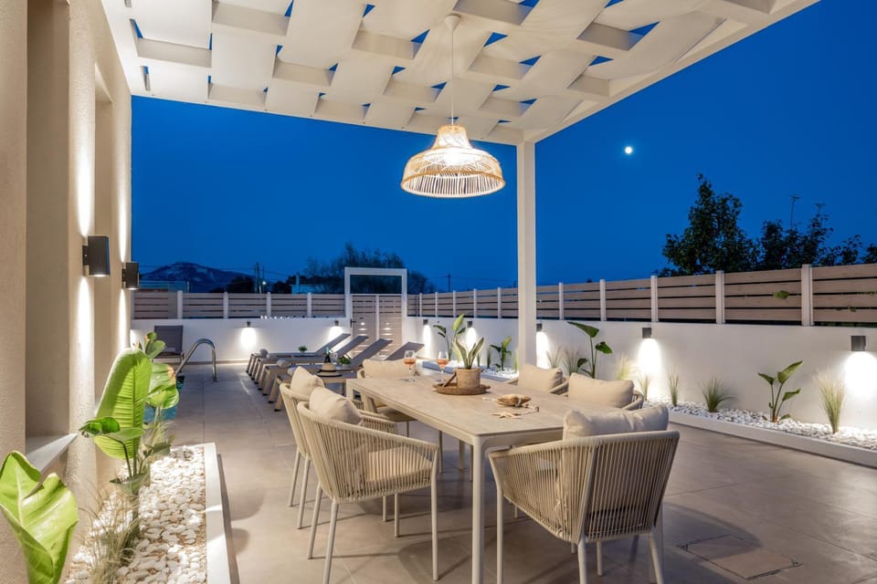Patio, Night, View (from property/room), Balcony/Terrace, Seating area, Dining area