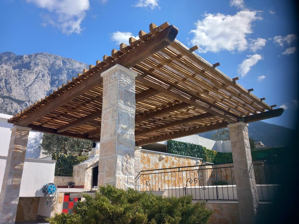 NAVIS vit pool Haus Apartment in Makarska