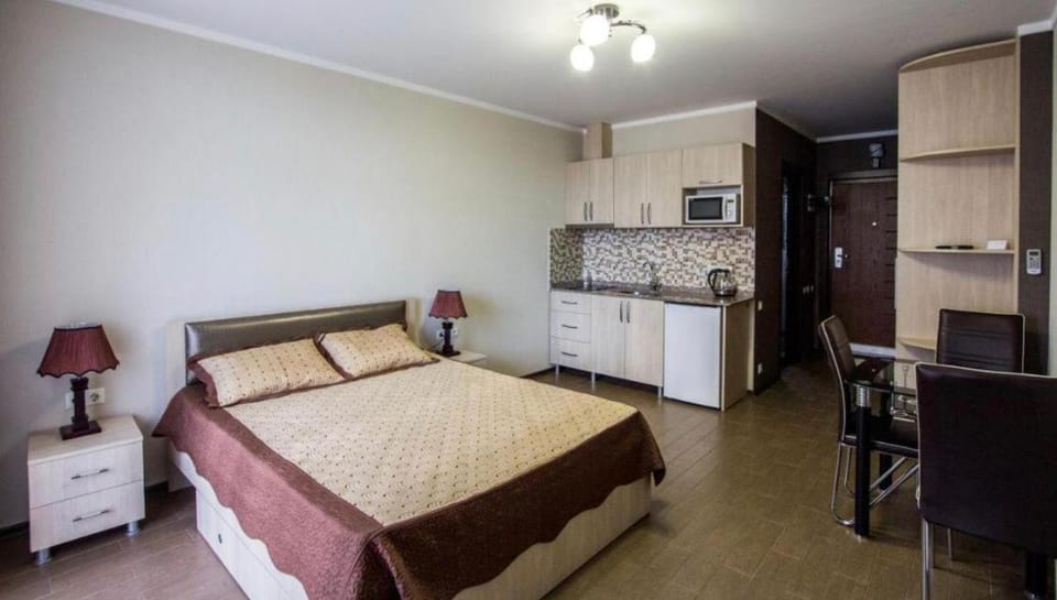 Photo of the whole room, Dining area, Bedroom, kitchen