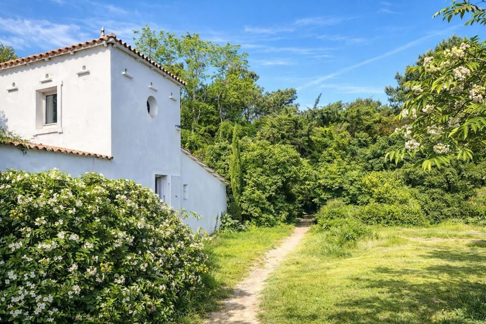 Domaine privé 5 étoiles 14 pers dans la nature à 500m mer Villa in Sainte-Marie-de-Ré