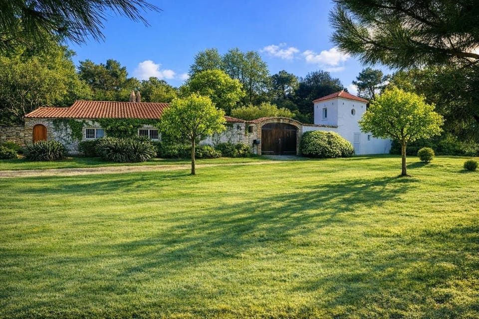 Domaine privé 5 étoiles 14 pers dans la nature à 500m mer Villa in Sainte-Marie-de-Ré