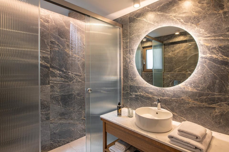 Shower, Bathroom, towels