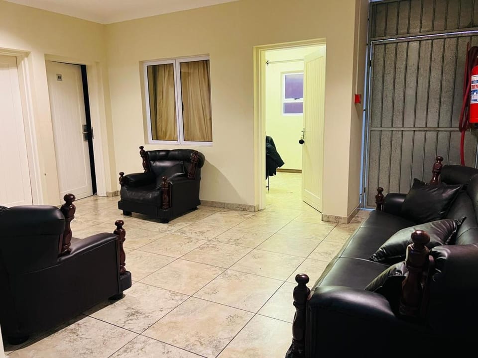 Parow City Airport Lodge Bed and Breakfast in Cape Town