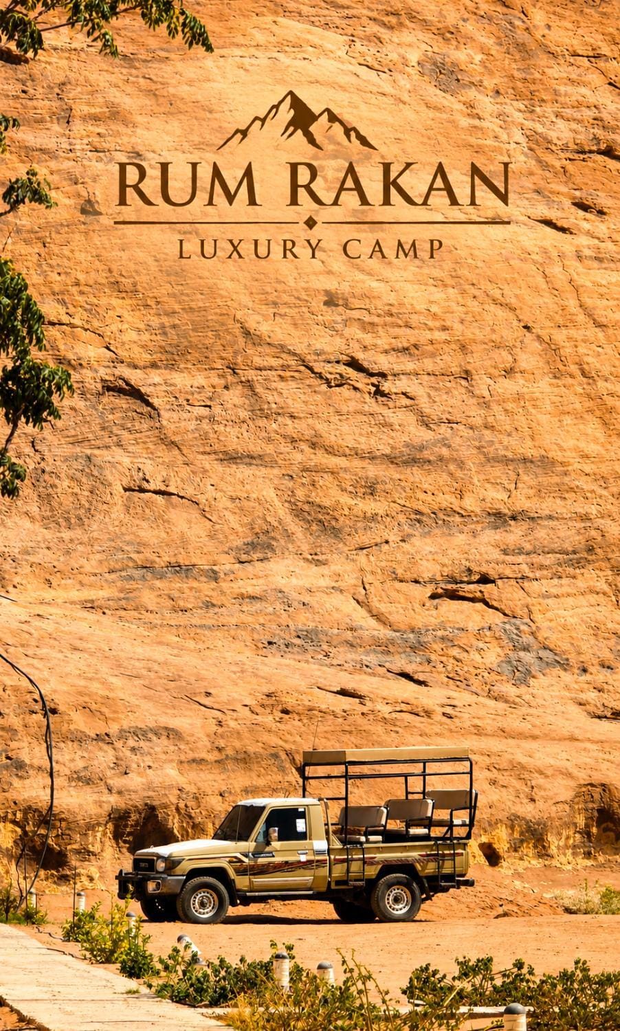 Day, People, Neighbourhood, Natural landscape, Animals, Text overlay, Mountain view, Street view, group of guests, Parking