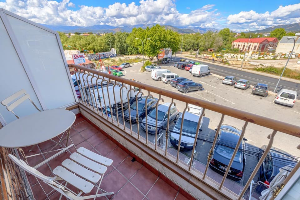 Balcony/Terrace, Street view, Location, Parking