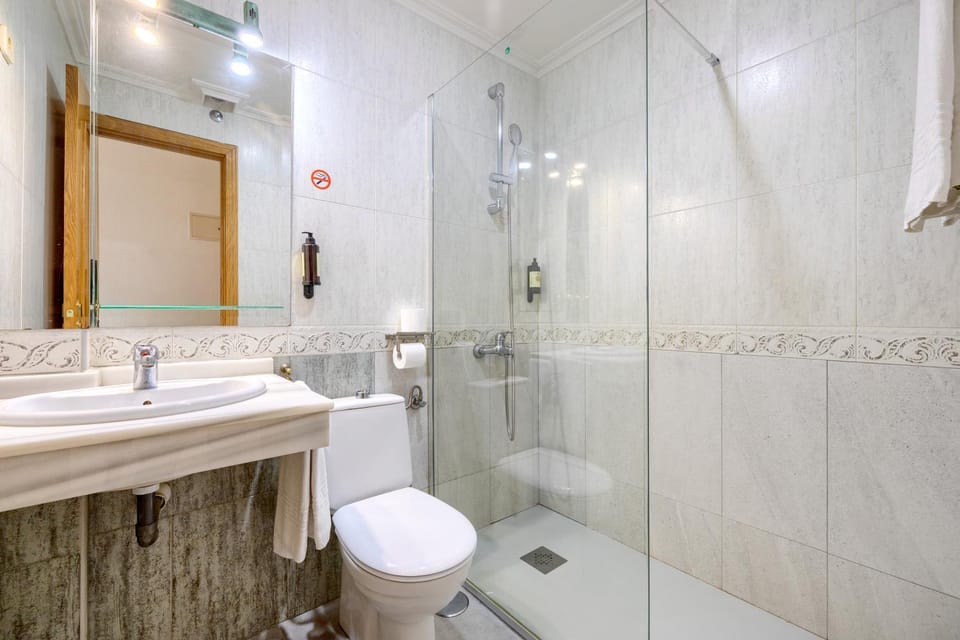 Shower, Bathroom, towels