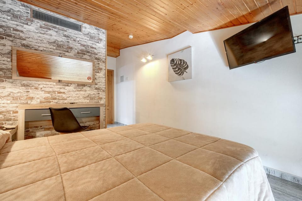 Bed, TV and multimedia, Living room, Bedroom