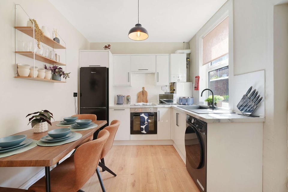 Stylish 4BR Sleeps 8 by Stay With Us House in Doncaster