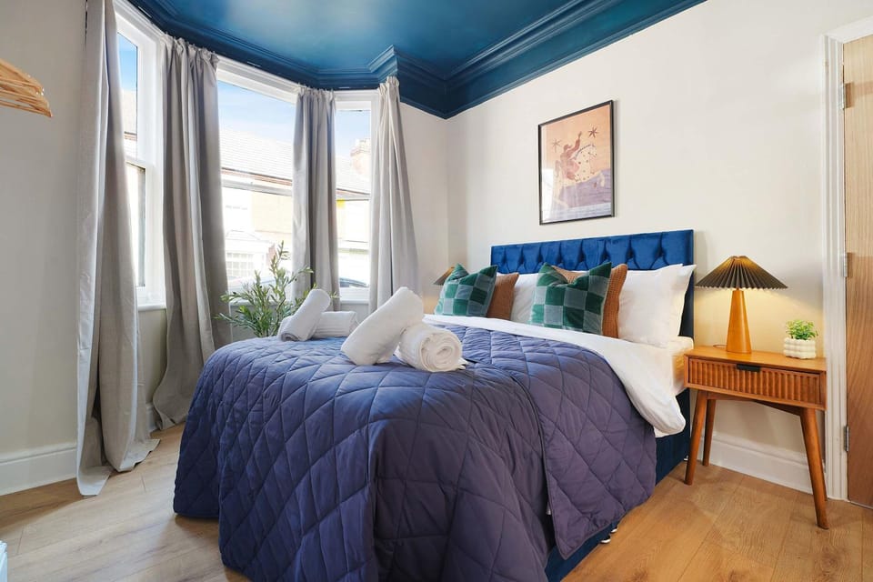 Stylish 4BR Sleeps 8 by Stay With Us House in Doncaster