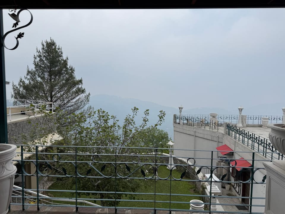 Rock Cliff Suite Kashmir Point Apartment hotel in Punjab