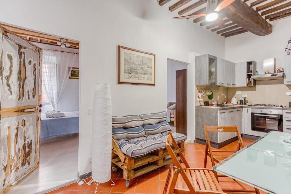 Kitchen or kitchenette, Seating area