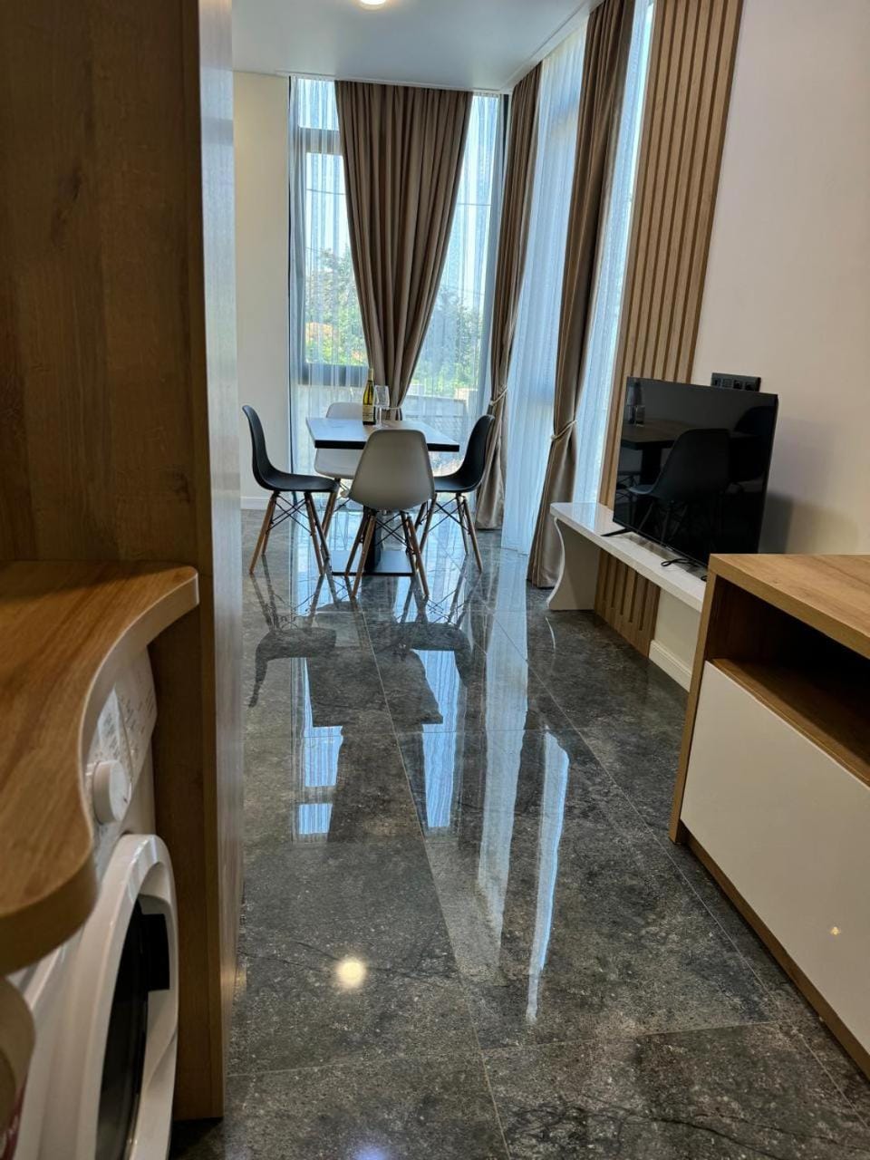 TV and multimedia, Living room, Seating area, Dining area
