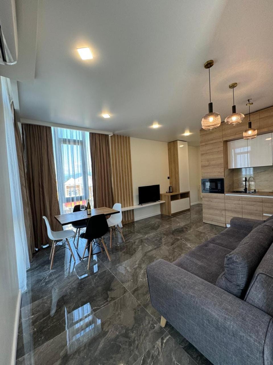 TV and multimedia, Kitchen or kitchenette, Living room, Seating area, Dining area
