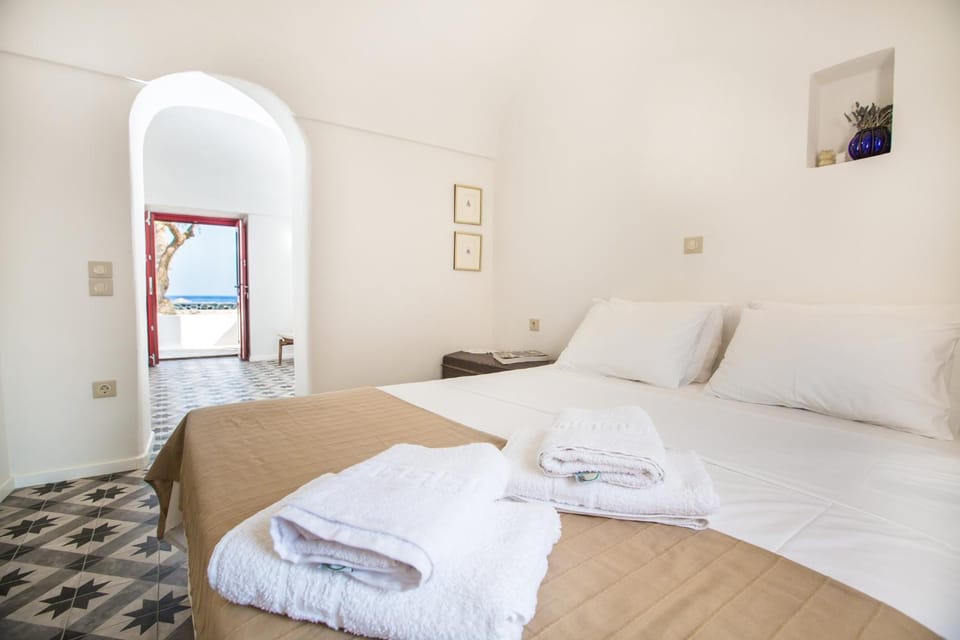 Bed, Day, Bedroom, Sea view