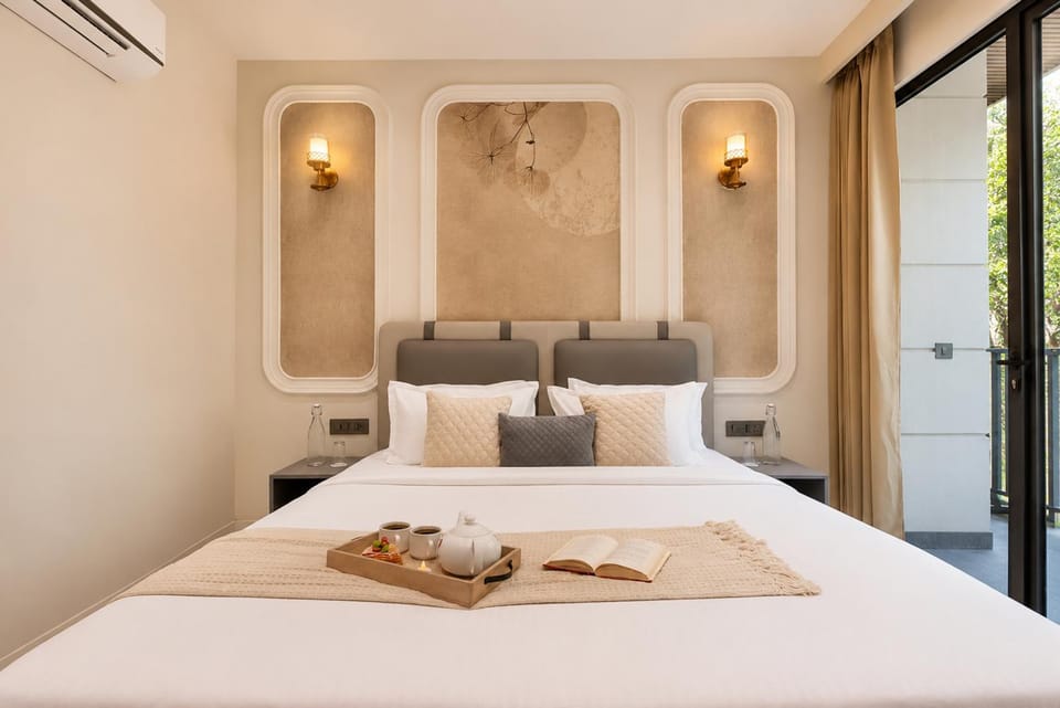 Bed, Photo of the whole room, Bedroom, towels, air conditioner