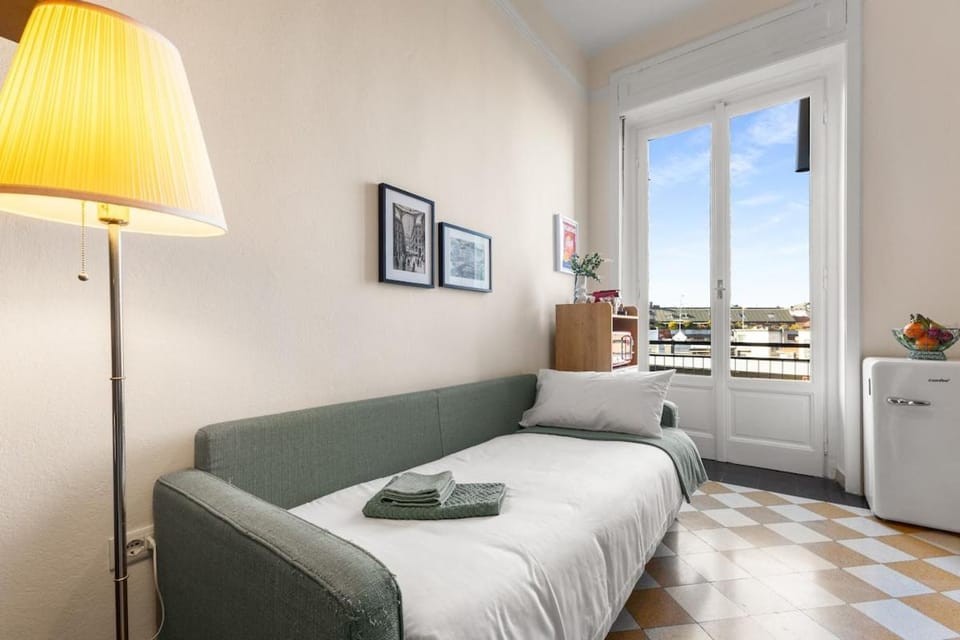 M4 Duomo and Centrale - Wi-Fi and AC Apartment in Milan