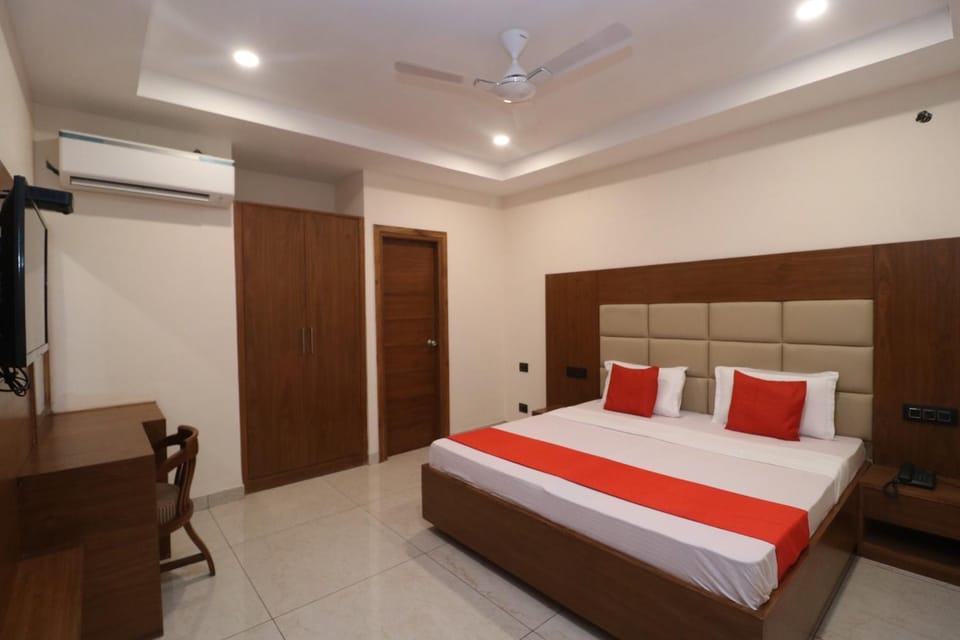 Bed, TV and multimedia, Photo of the whole room, air conditioner