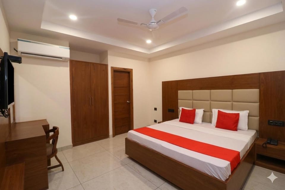 Bed, TV and multimedia, Bedroom, air conditioner