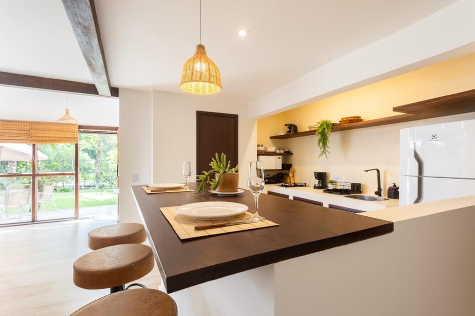 Dining area, kitchen