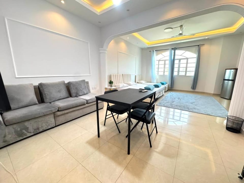 TV and multimedia, Seating area, hair dryier, internet, minibar, toaster, towels, air conditioner