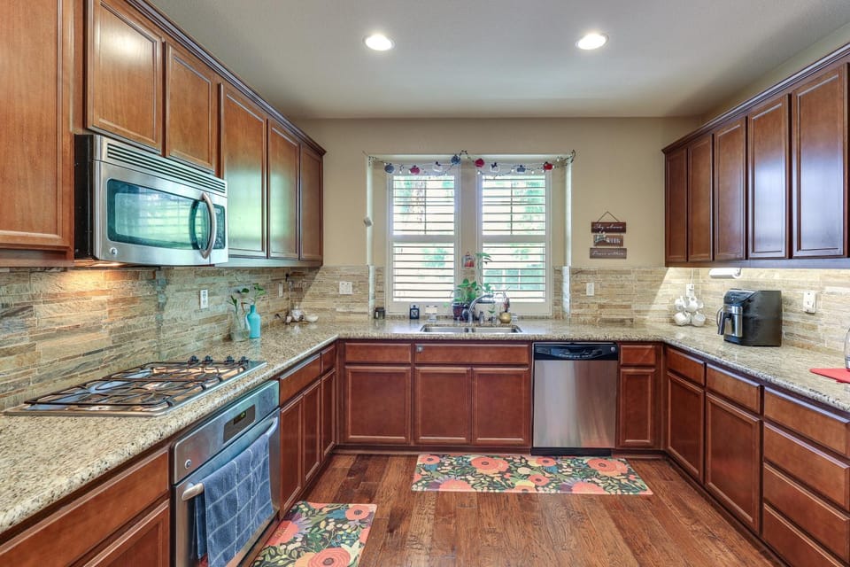 Spacious + Pet-Friendly Family Home in Tracy House in Tracy