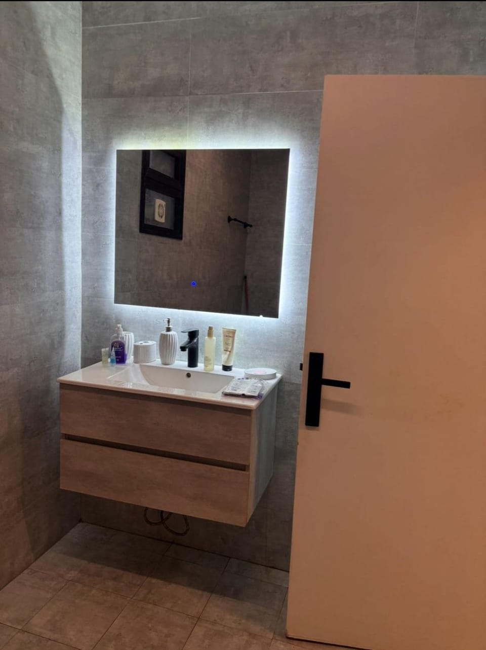 3غرف وصالة وحمامين شارع العليا مقابل برج المملكة Apartment in Riyadh