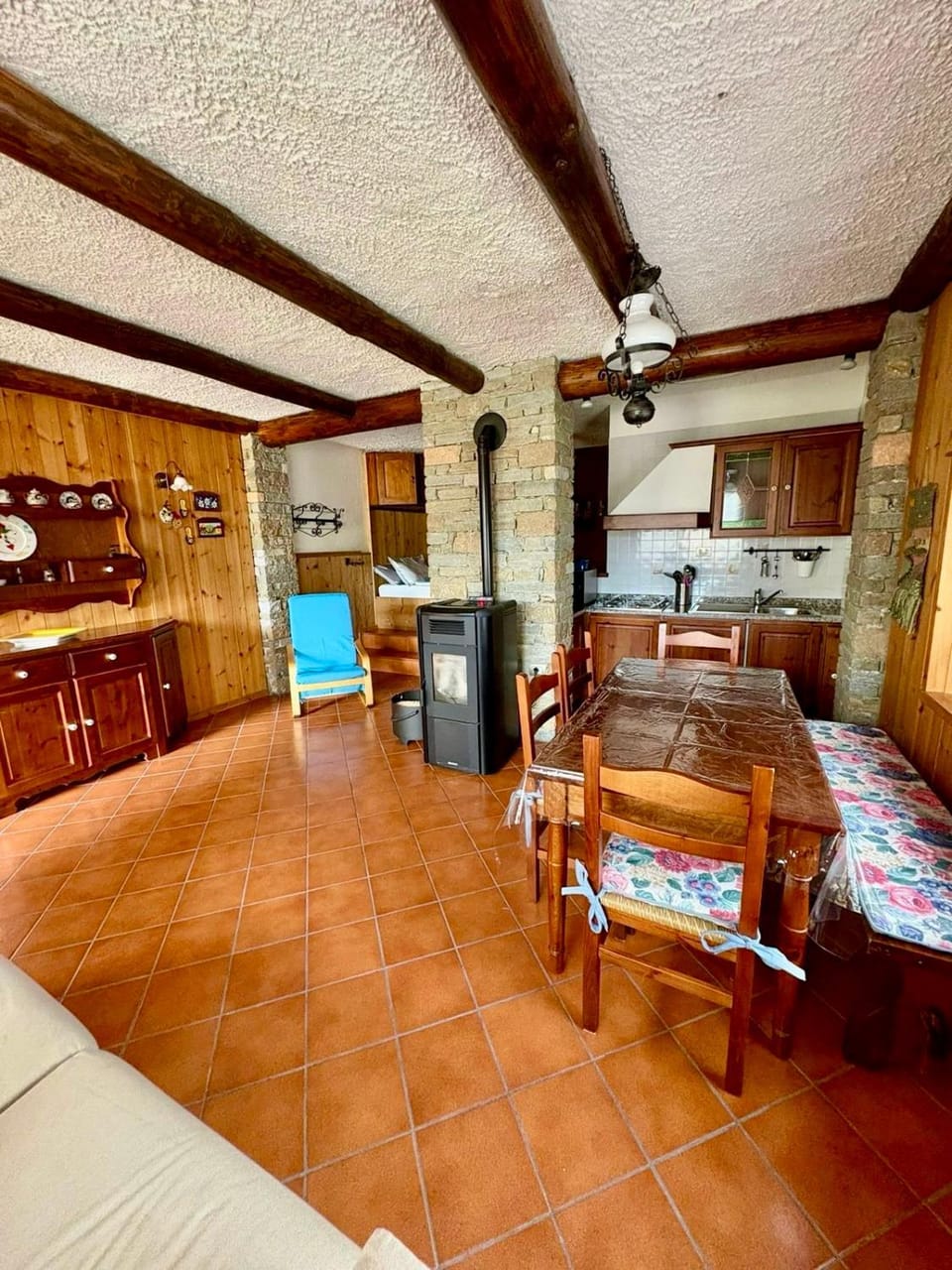 Kitchen or kitchenette, Seating area, Dining area