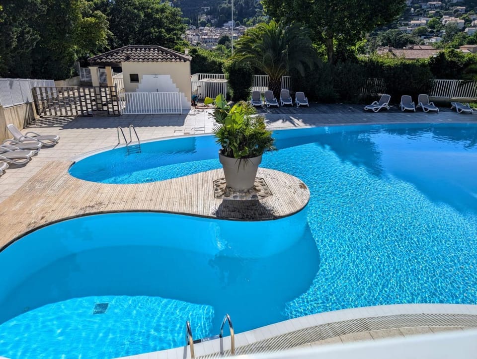 Location avec piscine Chalet in Solliès-Toucas