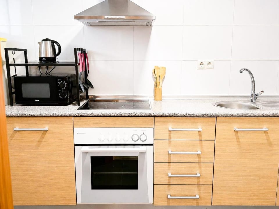 microwave, oven, stove, kitchen