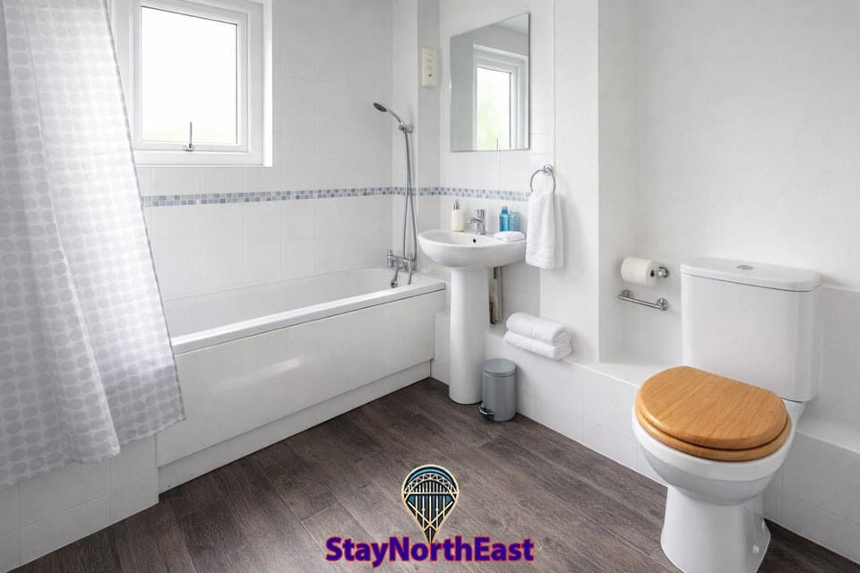 Shower, Toilet, Bathroom, Bath, towels