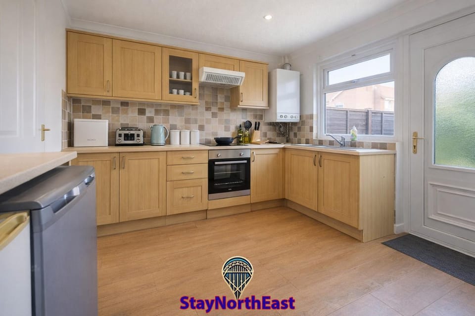 Coffee/tea facilities, Kitchen or kitchenette, minibar, oven, stove, toaster
