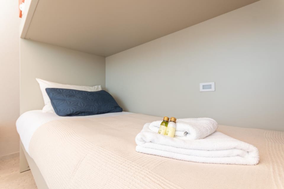 Bed, Photo of the whole room, Bedroom, towels