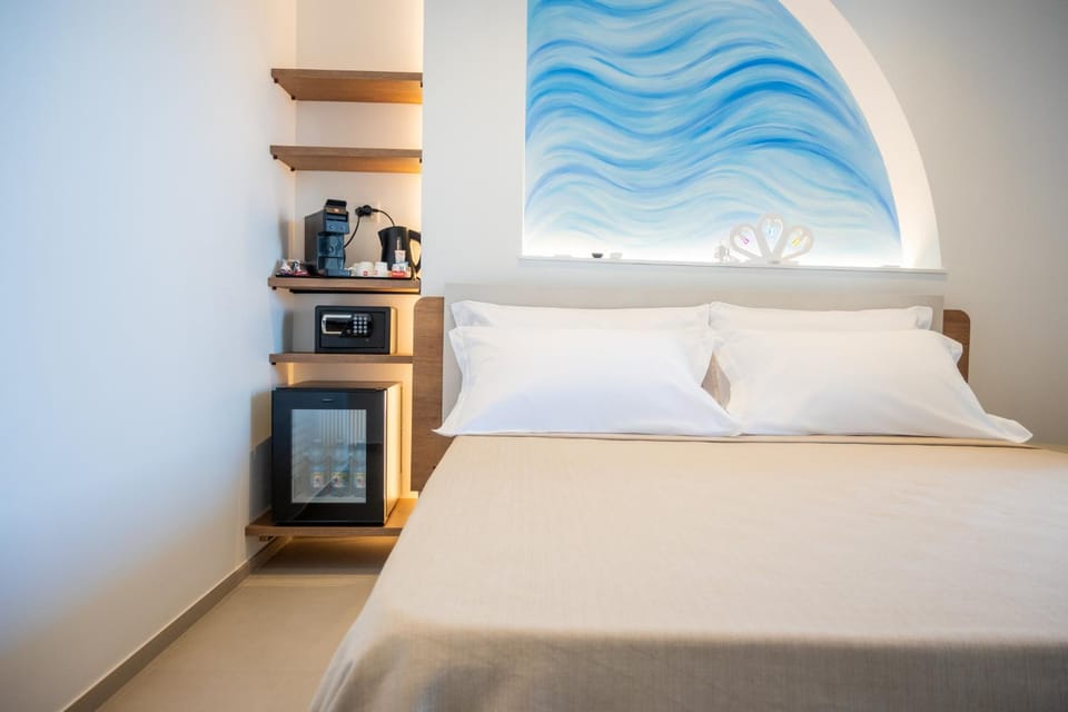 Bed, Coffee/tea facilities, Bedroom, minibar, safe