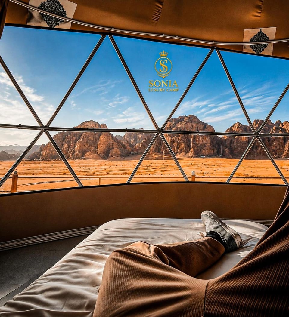 Bed, Day, Natural landscape, View (from property/room), Balcony/Terrace, Living room, Photo of the whole room, Seating area, Bedroom, Mountain view